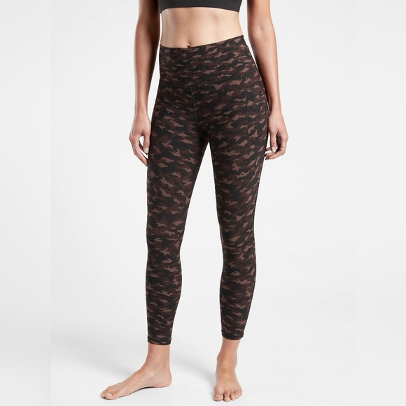 ATHLETA Salutation Stash Pocket 7/8 Tight- camo- Size medium - Picture 7 of 8